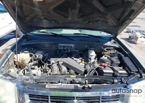 2008 Ford Escape Xlt z USA, uszkodzony, nr VIN 1FMCU93178KD56497